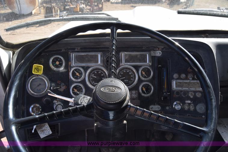 image for item K4314 1997 Ford LT9000 dump truck