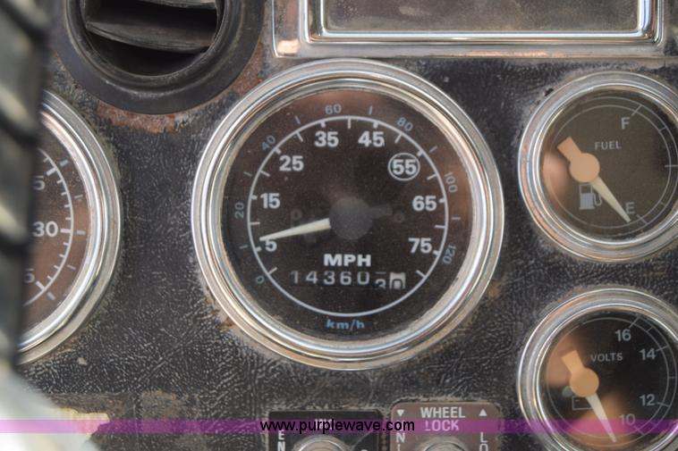 image for item K4314 1997 Ford LT9000 dump truck