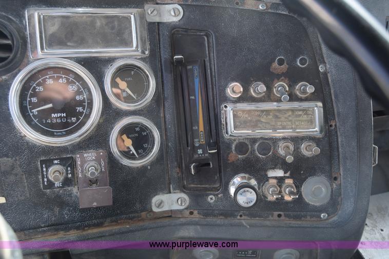 image for item K4314 1997 Ford LT9000 dump truck