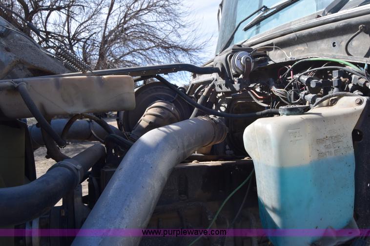 image for item K4314 1997 Ford LT9000 dump truck