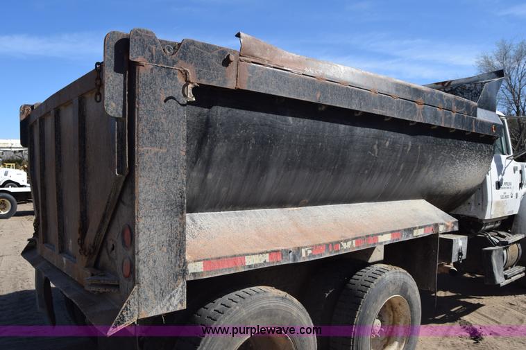image for item K4314 1997 Ford LT9000 dump truck