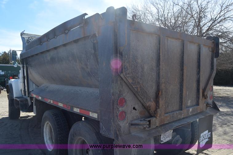 image for item K4314 1997 Ford LT9000 dump truck