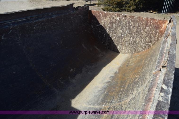 image for item K4314 1997 Ford LT9000 dump truck