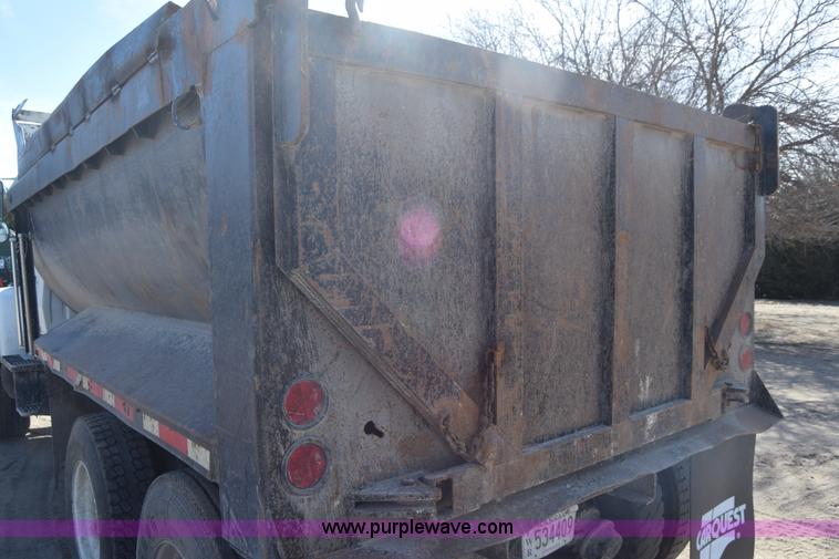 image for item K4314 1997 Ford LT9000 dump truck