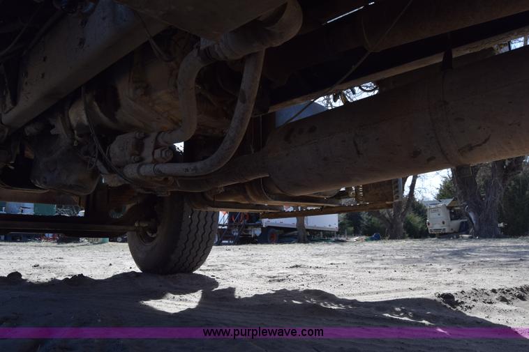 image for item K4314 1997 Ford LT9000 dump truck