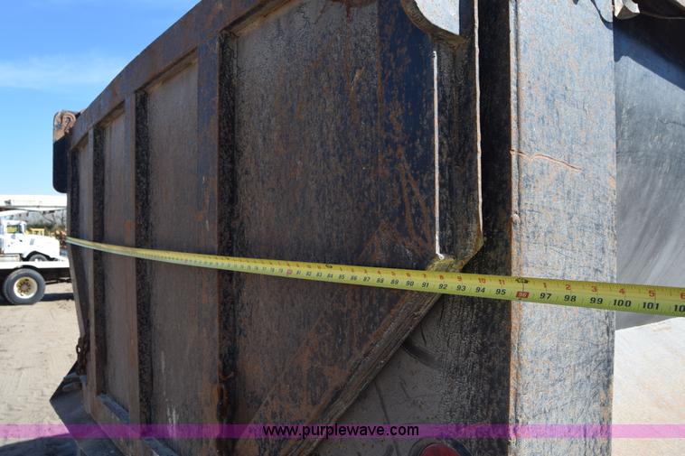 image for item K4314 1997 Ford LT9000 dump truck