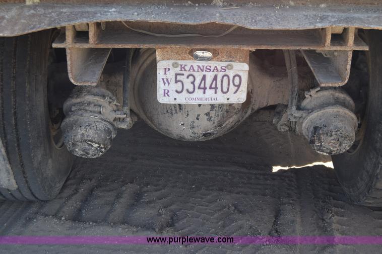 image for item K4314 1997 Ford LT9000 dump truck