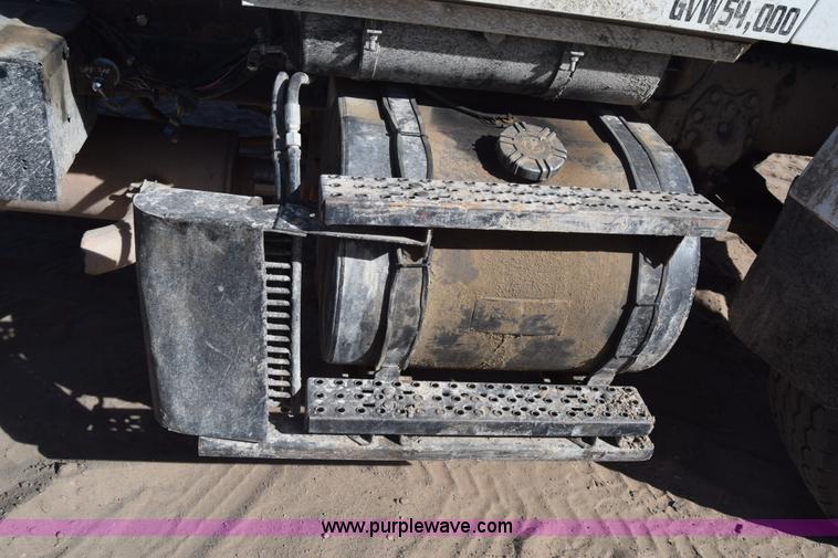 image for item K4314 1997 Ford LT9000 dump truck