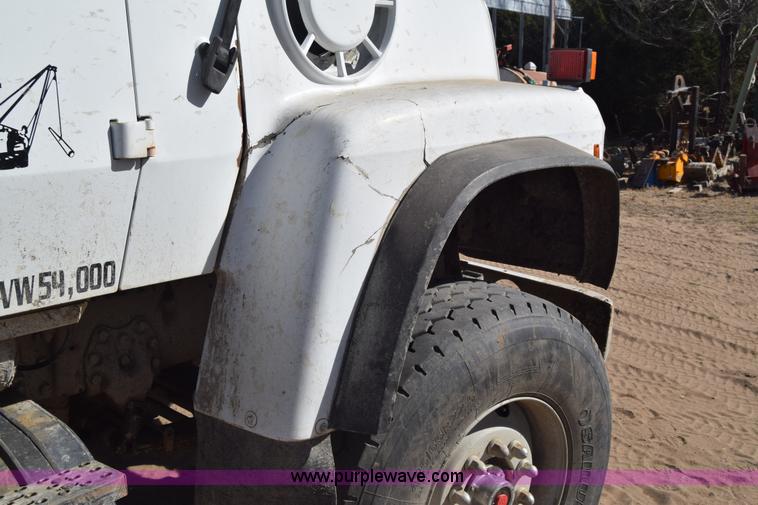 image for item K4314 1997 Ford LT9000 dump truck