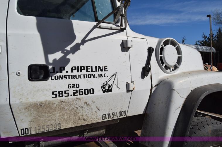 image for item K4314 1997 Ford LT9000 dump truck