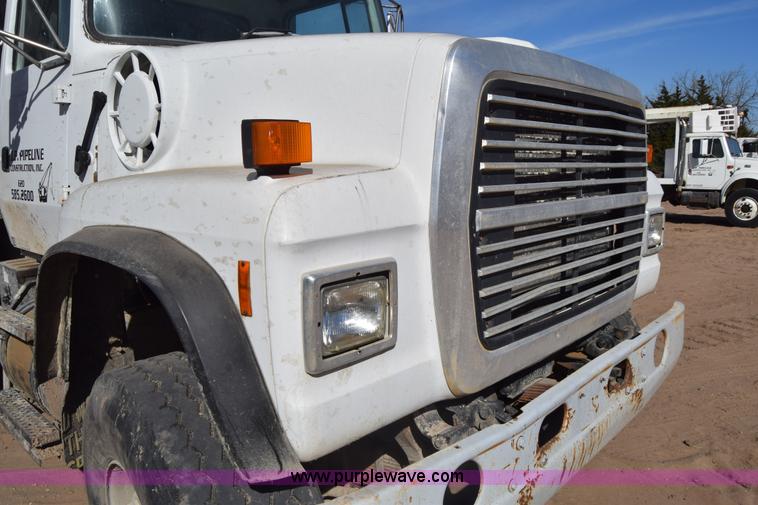 image for item K4314 1997 Ford LT9000 dump truck
