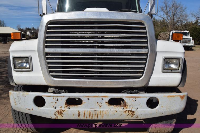 image for item K4314 1997 Ford LT9000 dump truck