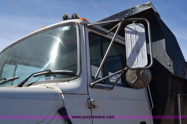 image for item K4314 1997 Ford LT9000 dump truck