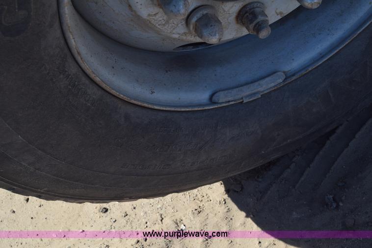 image for item K4314 1997 Ford LT9000 dump truck