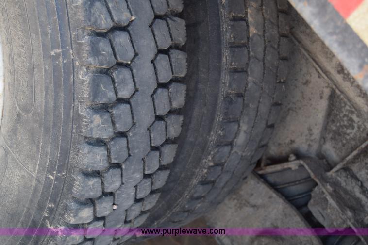 image for item K4314 1997 Ford LT9000 dump truck