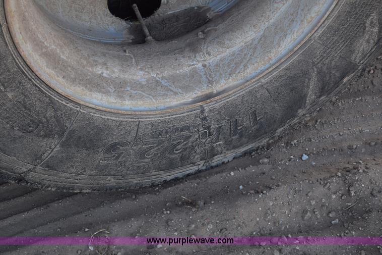 image for item K4314 1997 Ford LT9000 dump truck