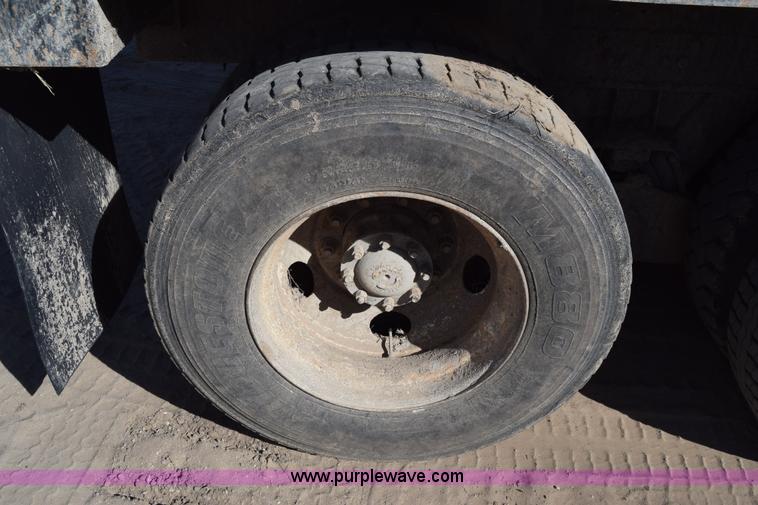 image for item K4314 1997 Ford LT9000 dump truck