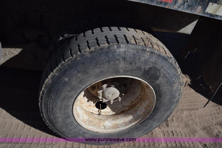 image for item K4314 1997 Ford LT9000 dump truck