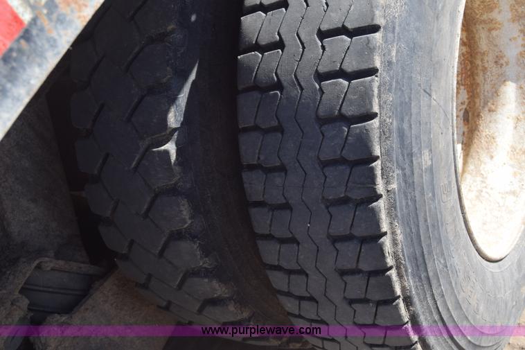 image for item K4314 1997 Ford LT9000 dump truck