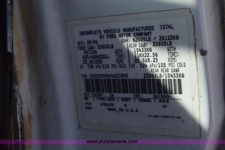 image for item K4314 1997 Ford LT9000 dump truck