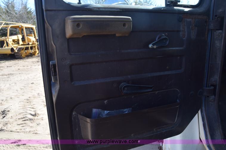 image for item K4315 1991 International 4900 bucket truck