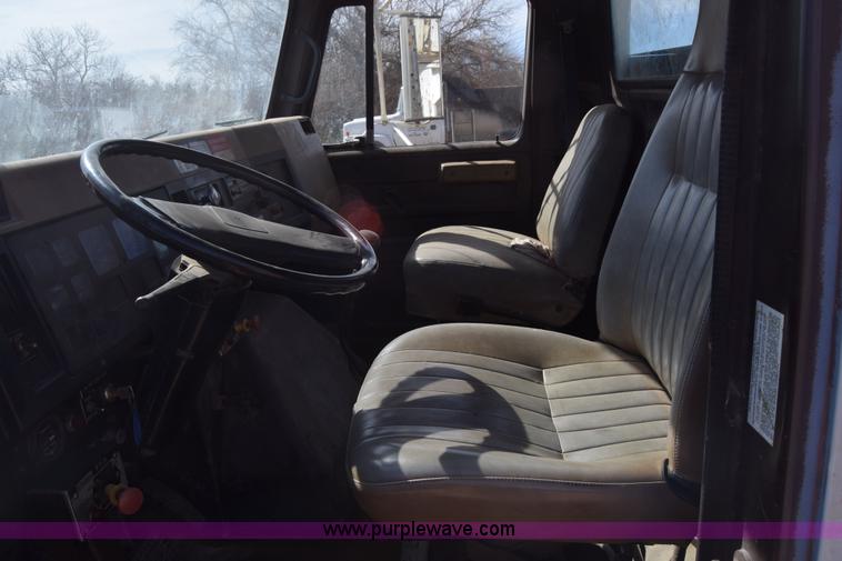 image for item K4315 1991 International 4900 bucket truck