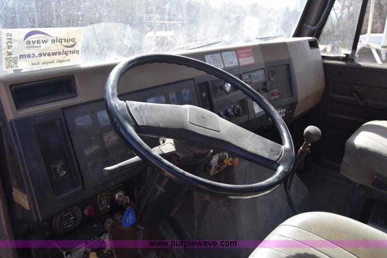 image for item K4315 1991 International 4900 bucket truck