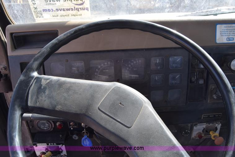 image for item K4315 1991 International 4900 bucket truck