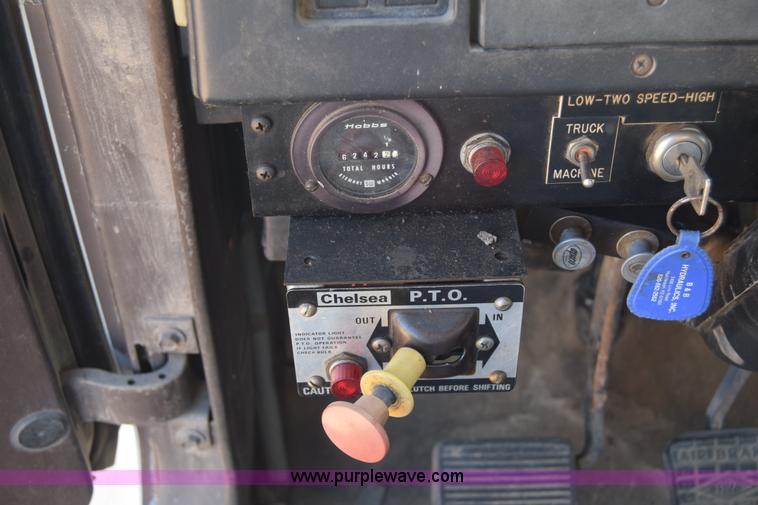 image for item K4315 1991 International 4900 bucket truck