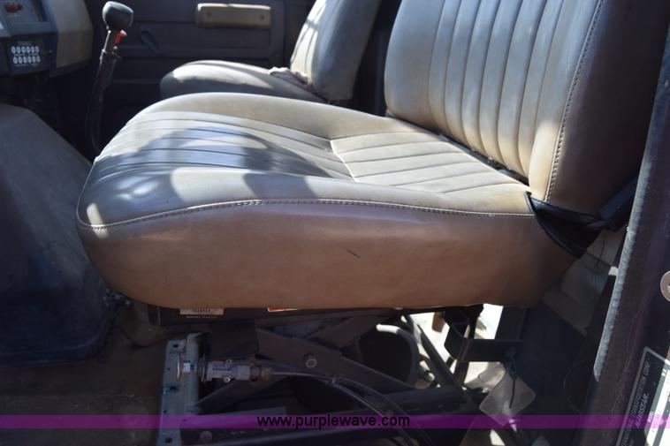 image for item K4315 1991 International 4900 bucket truck