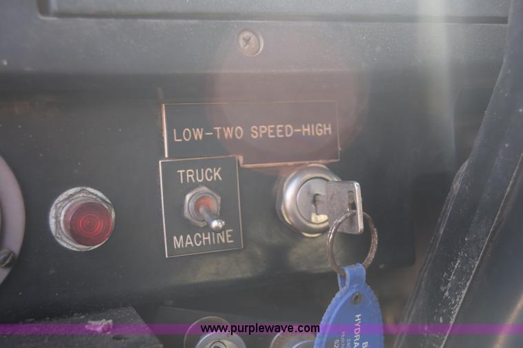 image for item K4315 1991 International 4900 bucket truck