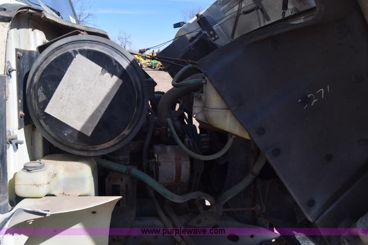 image for item K4315 1991 International 4900 bucket truck