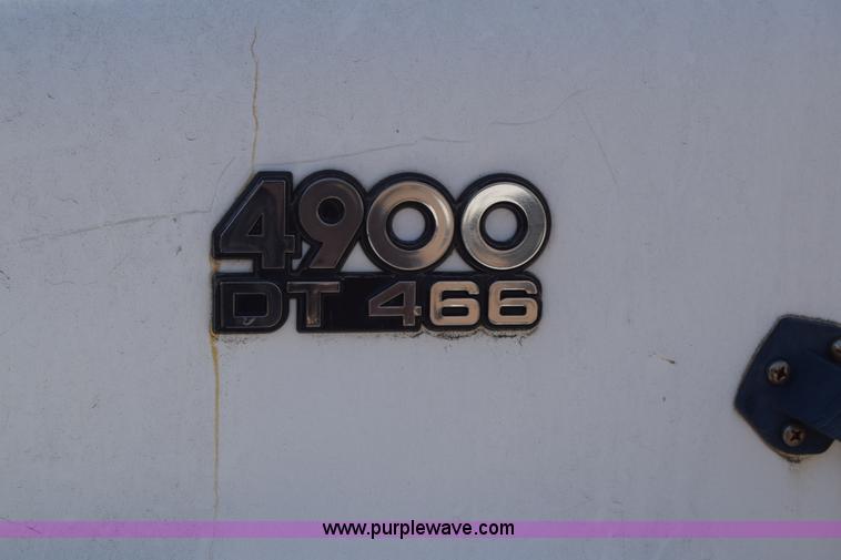 image for item K4315 1991 International 4900 bucket truck