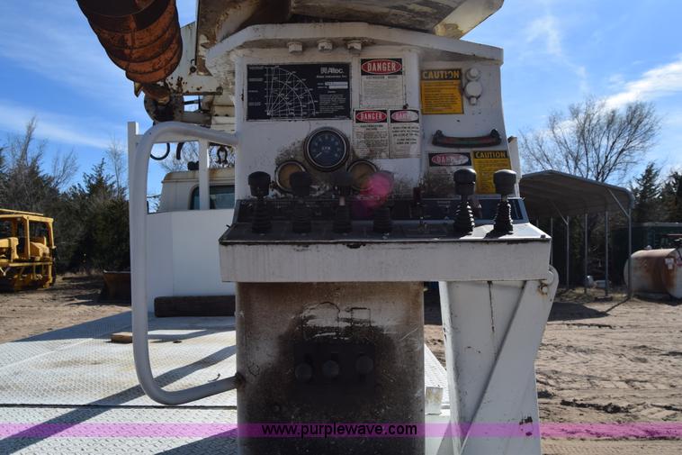 image for item K4315 1991 International 4900 bucket truck