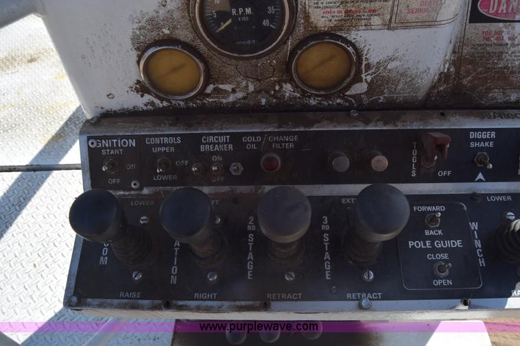 image for item K4315 1991 International 4900 bucket truck