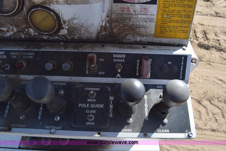 image for item K4315 1991 International 4900 bucket truck