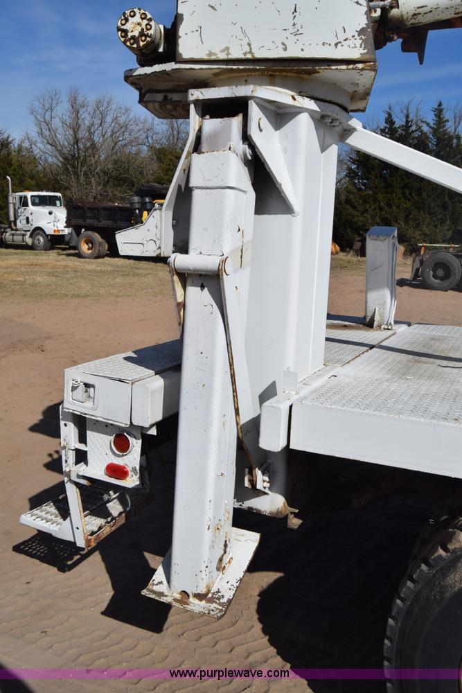 image for item K4315 1991 International 4900 bucket truck