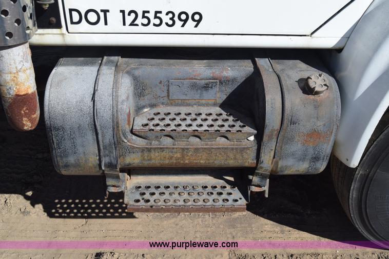 image for item K4315 1991 International 4900 bucket truck