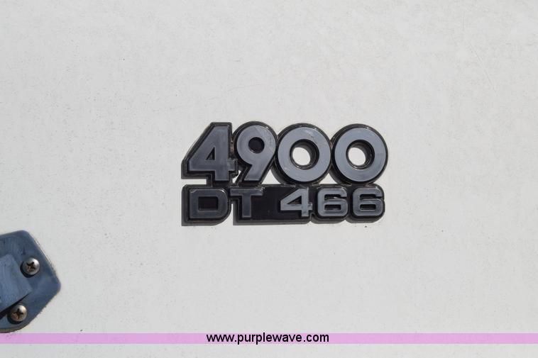 image for item K4315 1991 International 4900 bucket truck