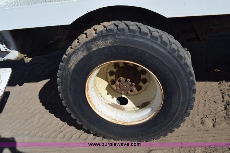 image for item K4315 1991 International 4900 bucket truck