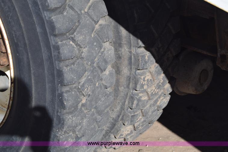 image for item K4315 1991 International 4900 bucket truck