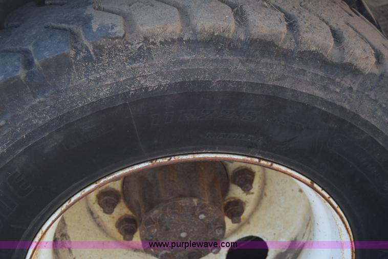 image for item K4315 1991 International 4900 bucket truck