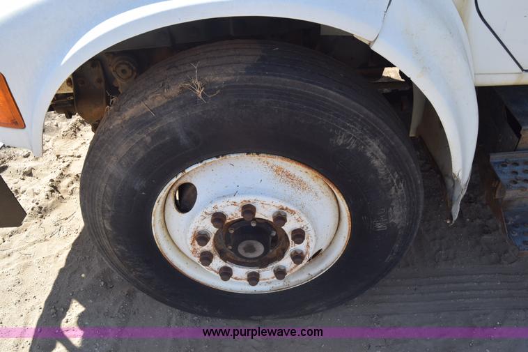 image for item K4315 1991 International 4900 bucket truck