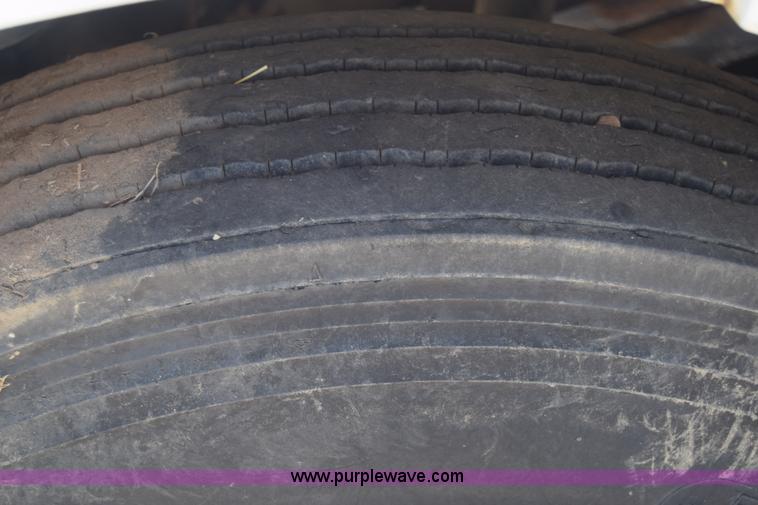 image for item K4315 1991 International 4900 bucket truck