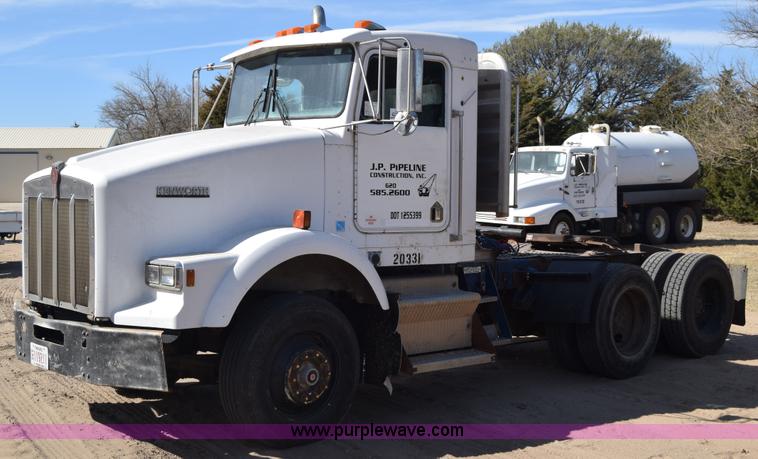 image for item K4316 1989 Kenworth semi truck