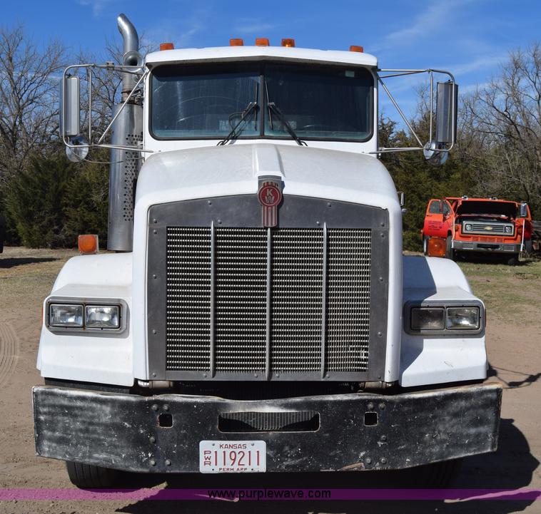 image for item K4316 1989 Kenworth semi truck