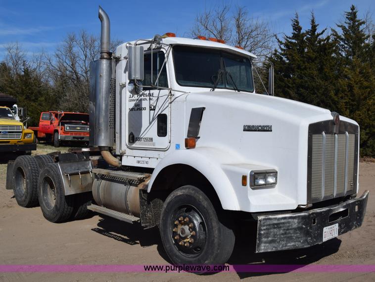 image for item K4316 1989 Kenworth semi truck