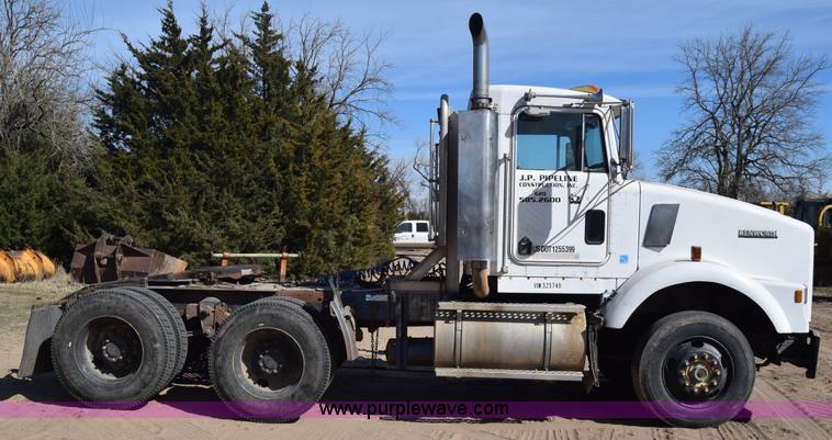 image for item K4316 1989 Kenworth semi truck