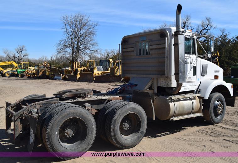 image for item K4316 1989 Kenworth semi truck