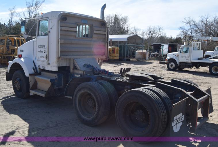 image for item K4316 1989 Kenworth semi truck